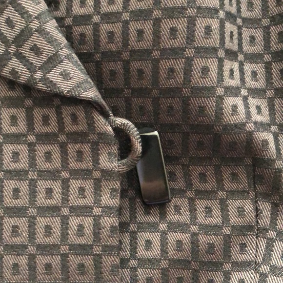 Tahari by Arthur Levine petite skirt suit, size 8P - Picture 10 of 11